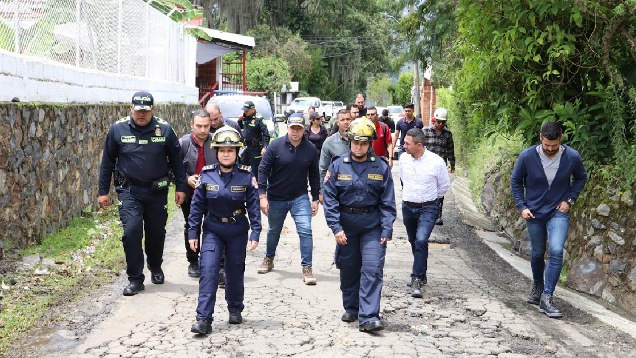 Copacabana en emergencia: desbordamientos y 20 incidentes por intensas lluvias han sido atendidos 1 atencion-emergencias-lluvias-copacabana2