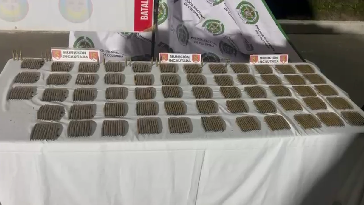 capturados-con-arsenal-municiones-escondidos-carro-huila3