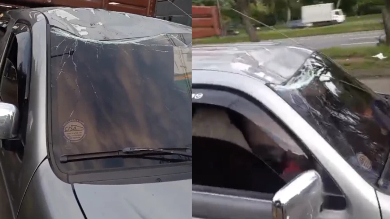 ¡Otra vez! Un carro fue impactado por una roca gigante en la Avenida Ferrocarril