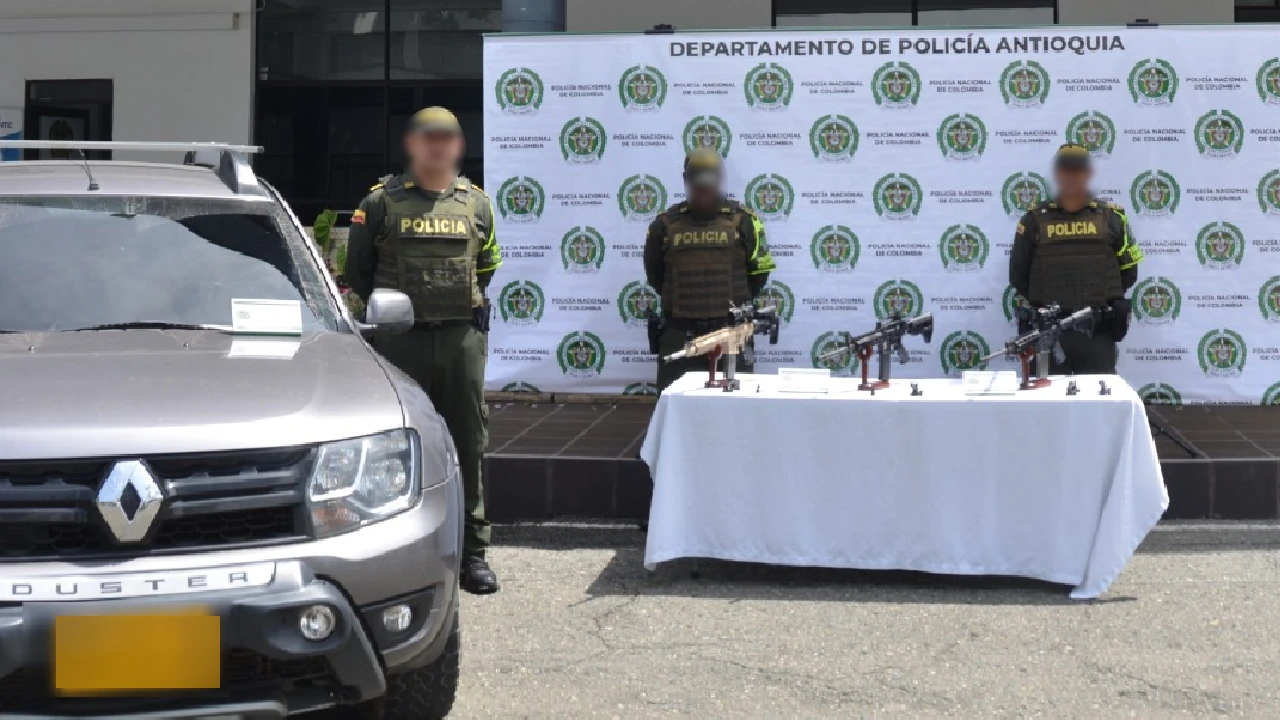 hallazgo-fusiles-nuevos-vias-antioquia-pertenceria-clangolfo