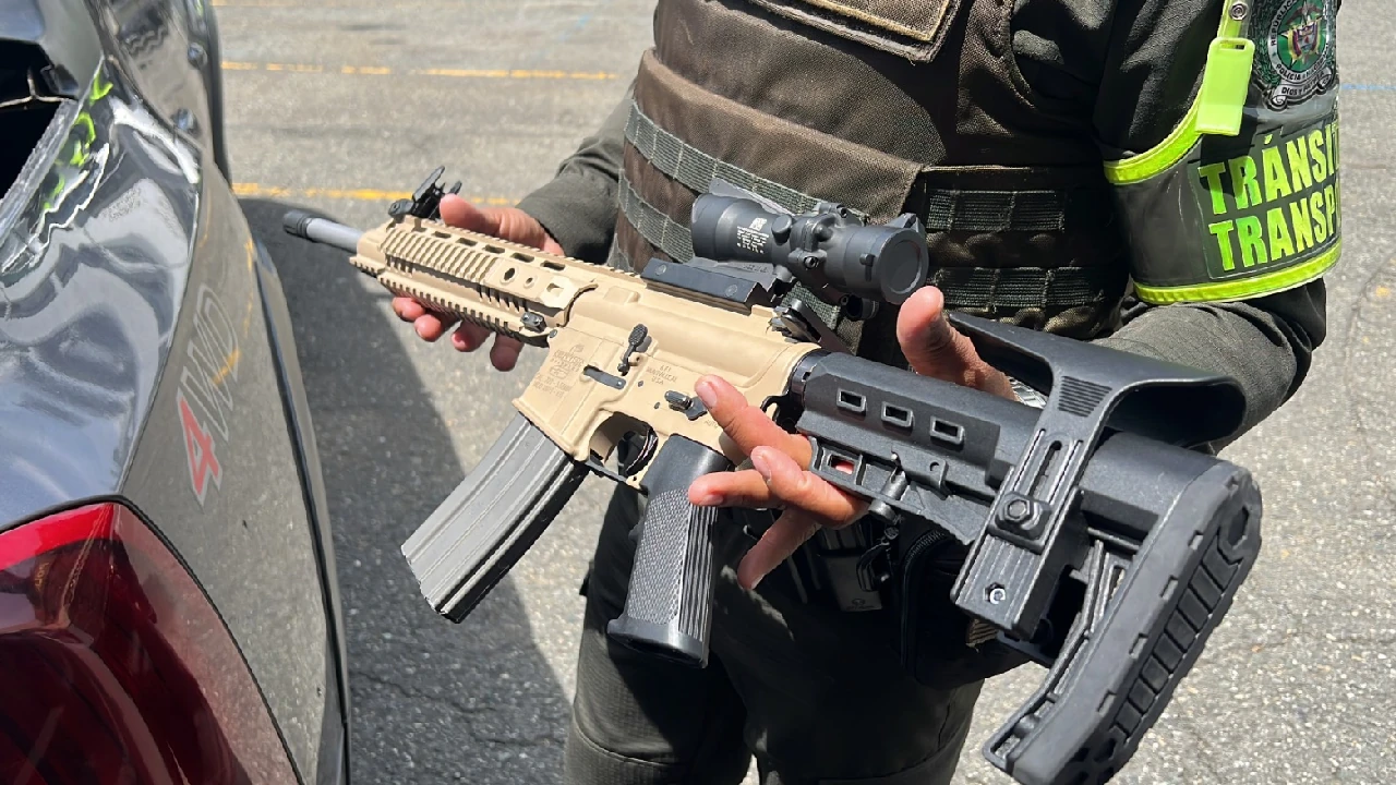 hallazgo-fusiles-nuevos-vias-antioquia-pertenceria-clangolfo1