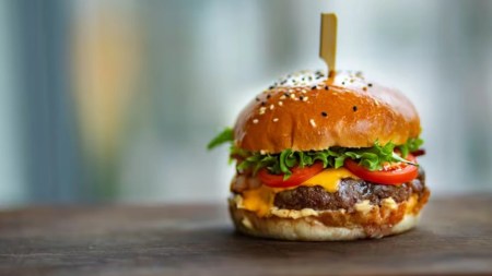 ¡Para que coma rico! Hoy es el Día Internacional de la Hamburguesa. convención