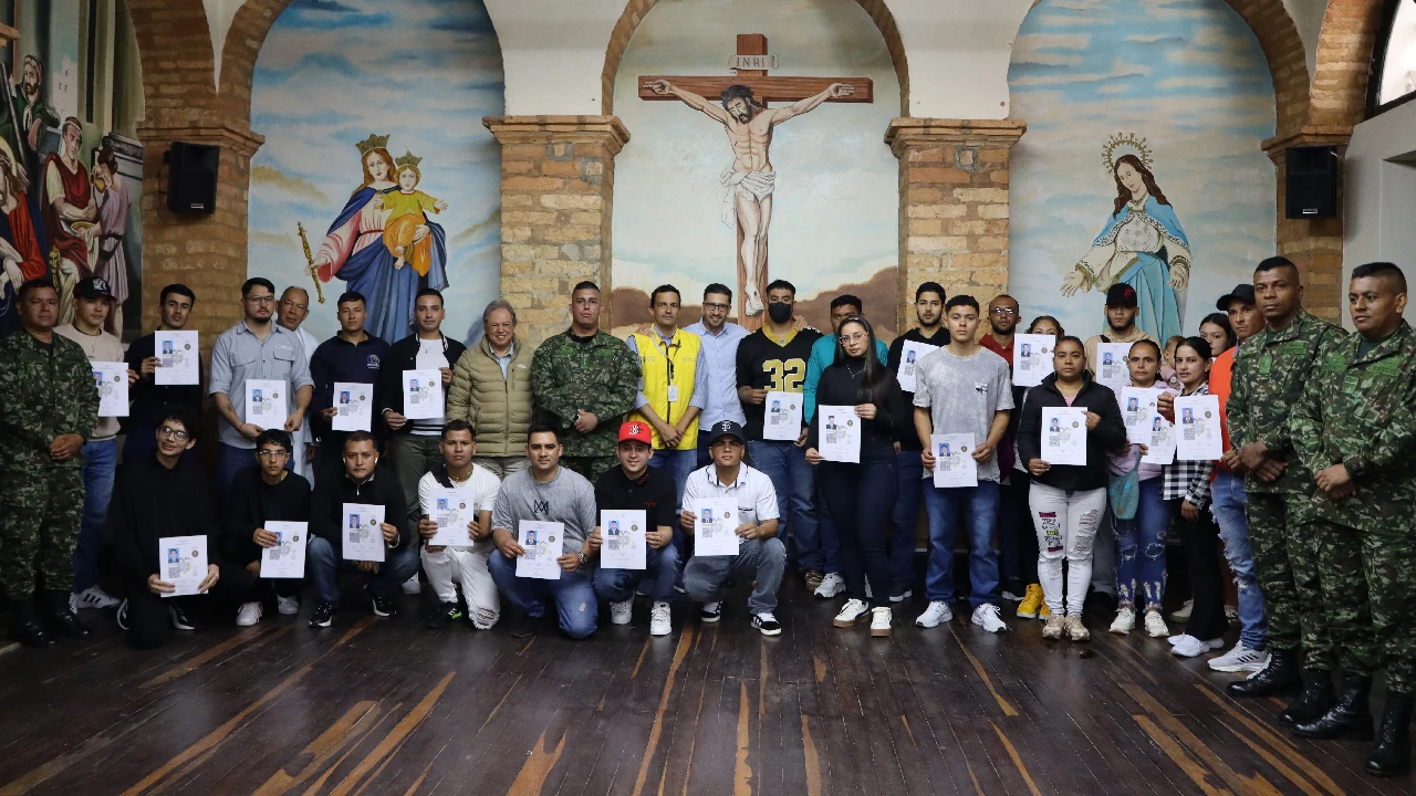 hombres-victimas-conflicto-armado-antioquia-reciben-libretamilitar1
