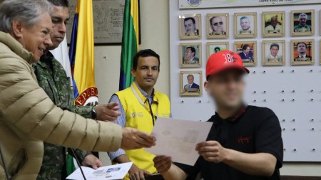 hombres-jovenes-victimas-conflicto-armado-antioquia-reciben-libretamilitar2