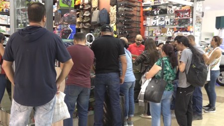 el hueco-medellin-compra-almacenes