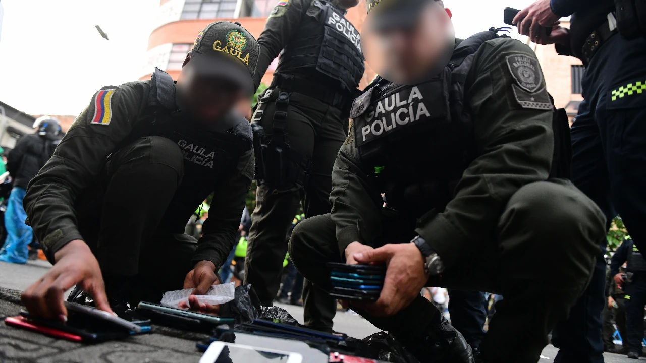 Operativo en La Candelaria, Medellín, deja 11 establecimientos suspendidos, 140 armas y licor adulterado incautados 3 intervencion-centro-medellin-capturas-incuatacionarmas-droga-licor2