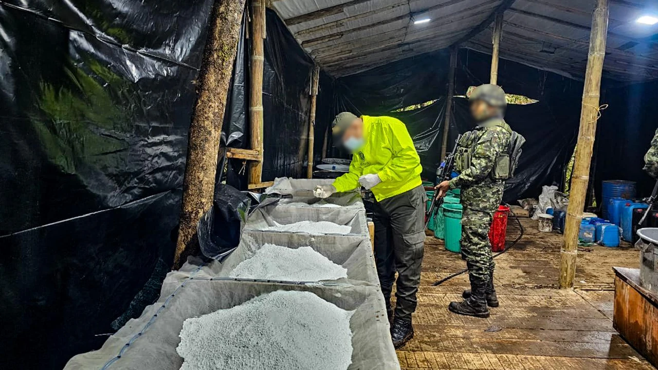 laboratorio-clorhidrato-cocaina-clangolfo-desmantelado-elpeñol1