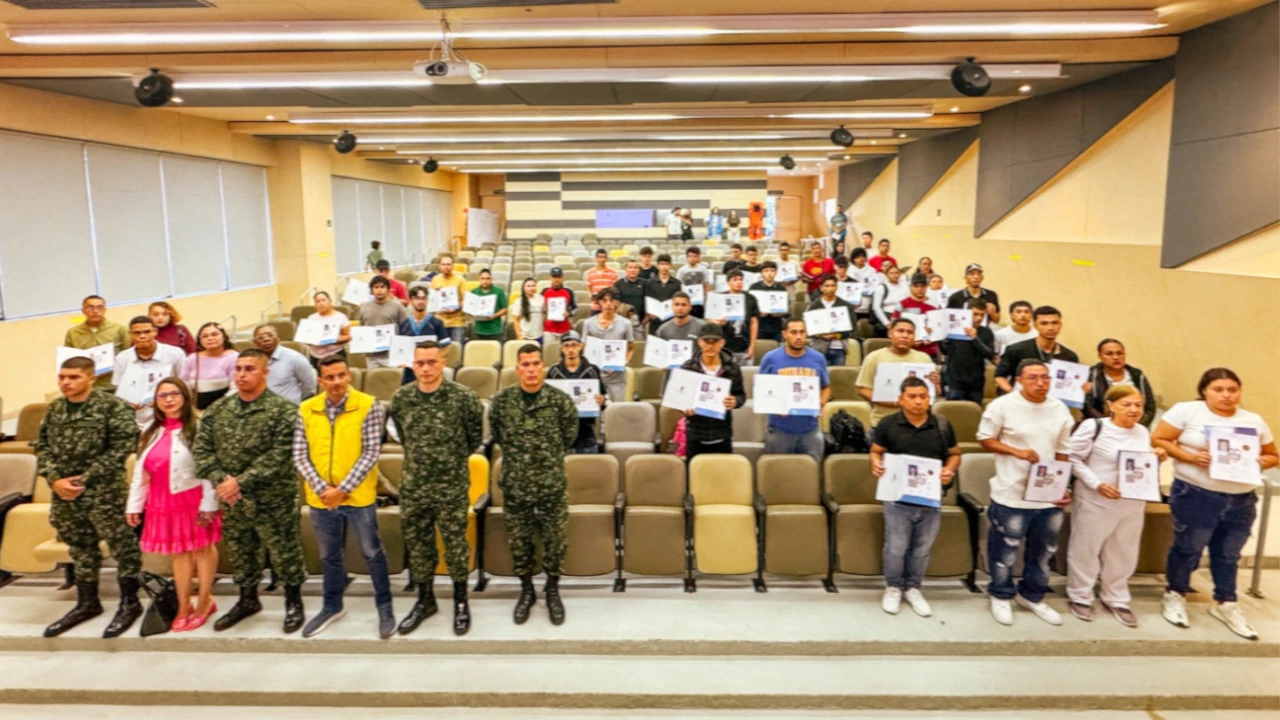 Medellín refuerza su compromiso con las víctimas del conflicto armado: más de mil libretas militares entregadas en 2024 libretas militares