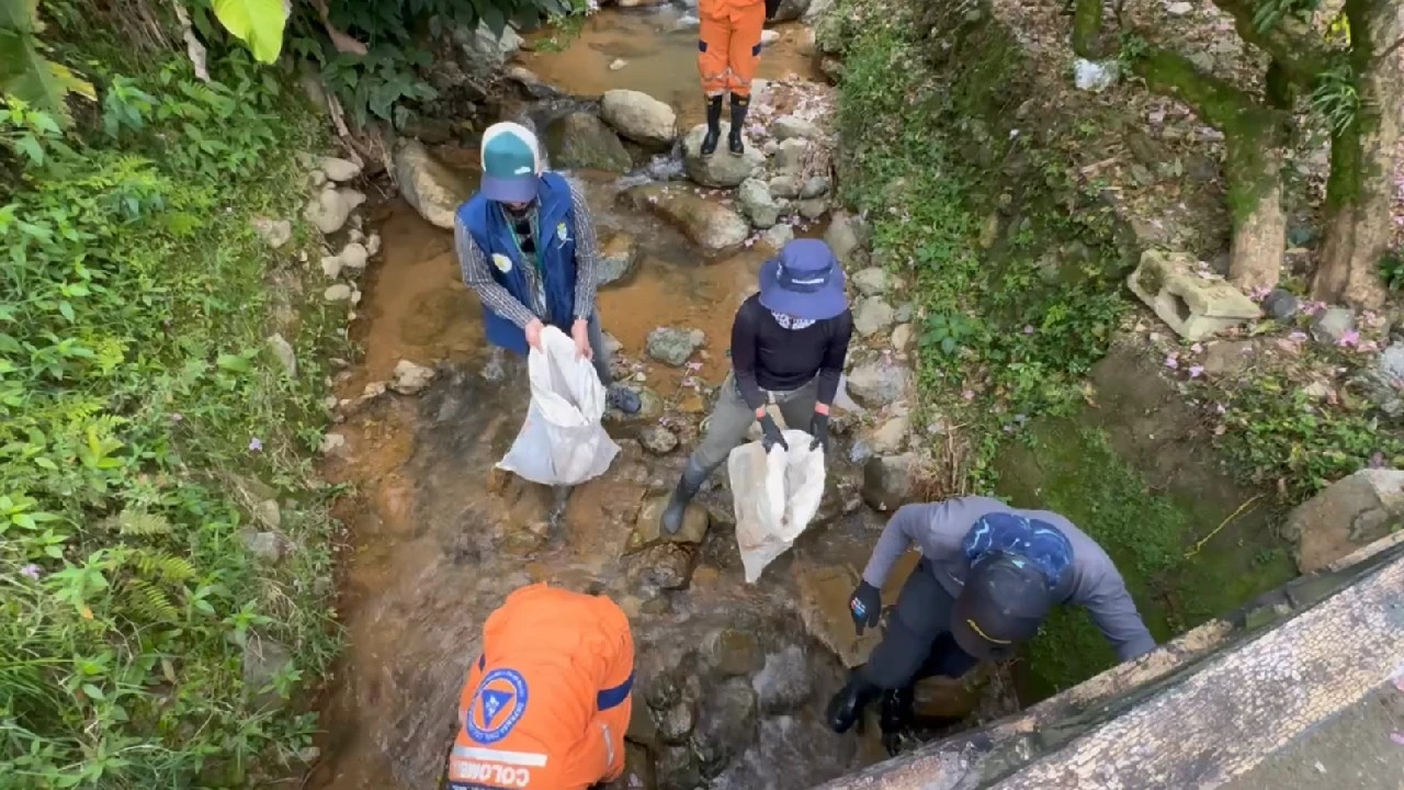 limpieza-quebradas-municipio-la estrella-prevenir-emergencias1