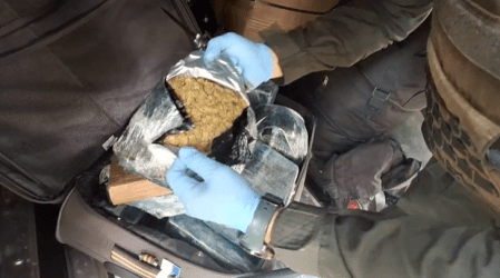 Policía descubrió una maleta cargada de marihuana a pasajero de bus que salió de Medellín hacia Cartagena