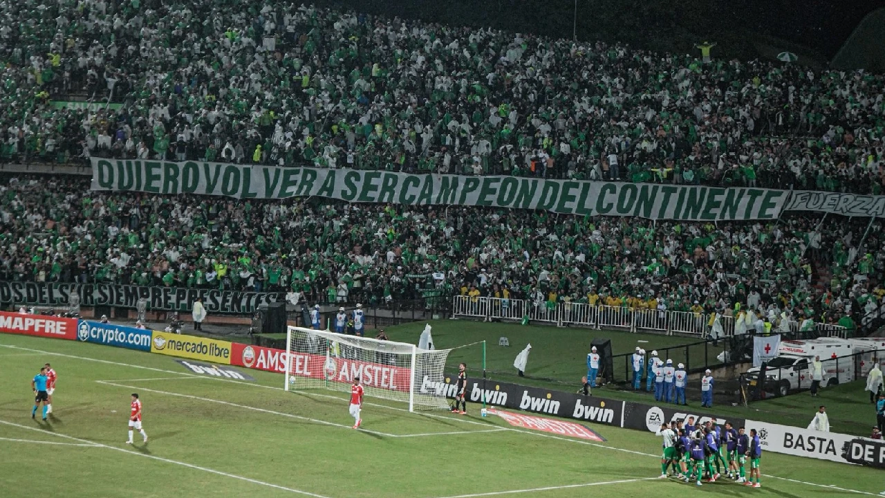 nacional-gano-libertadores-inter-brasil-atanasio-hinchada3