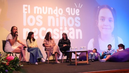 Crianza en tiempos digitales: el reto que une a familias y educadores por la salud mental de los niños Crianza en tiempos digitales: el reto que une a familias y educadores por la salud mental de los niños