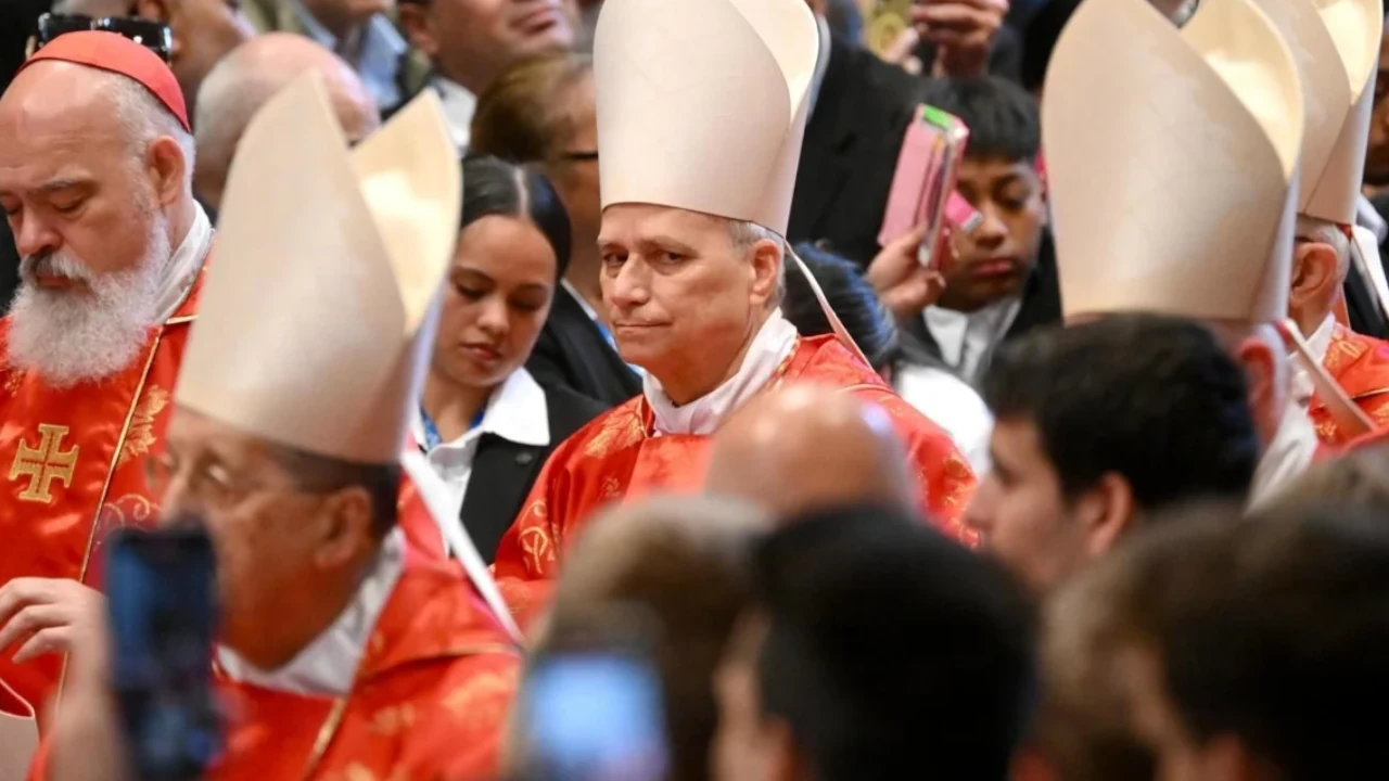 ¡Habemus Papam! Con emoción y fe, Roma presenta al nuevo líder de la iglesia católica, conózcalo 2 oaoa