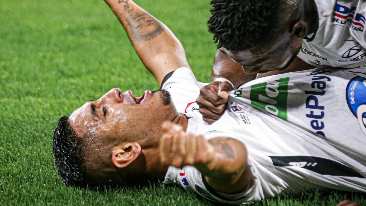 once-caldas-gano-sudamericana-aseguro-paso-octavos5