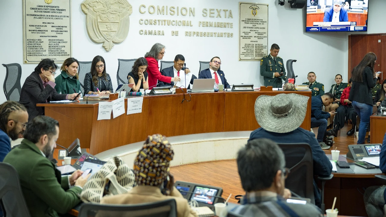 “No solo es destruir maquinaria”: MinDefensa refuerza vigilancia a minería ilegal con monitoreo en tiempo real 2 operativos-mineria-ilegal-colombia-monitoreo-tiempo-real1