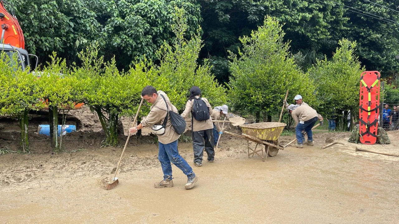 recoleccion-escombros-medellin-emergencias-temporada-lluvias