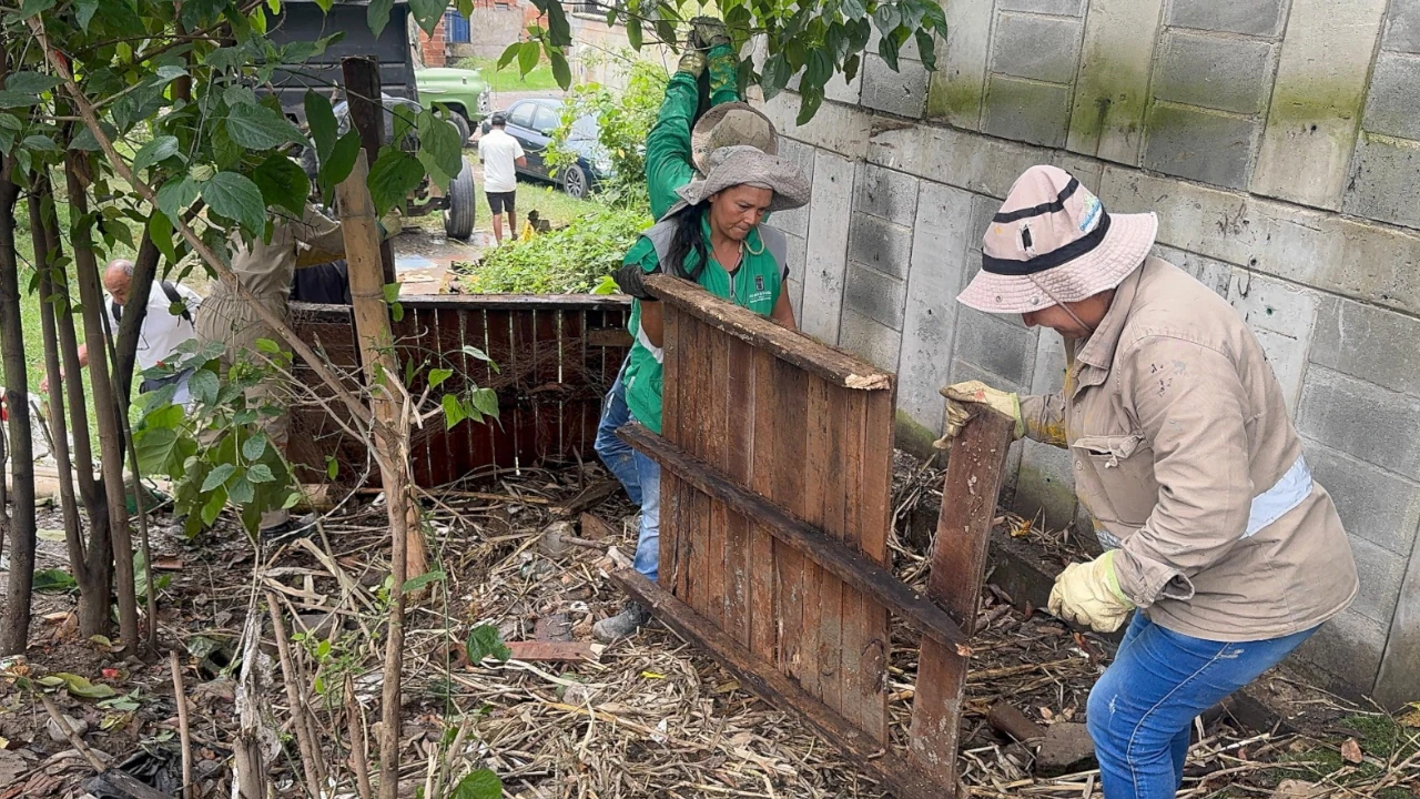 recoleccion-escombros-medellin-emergencias-temporada-lluvias1