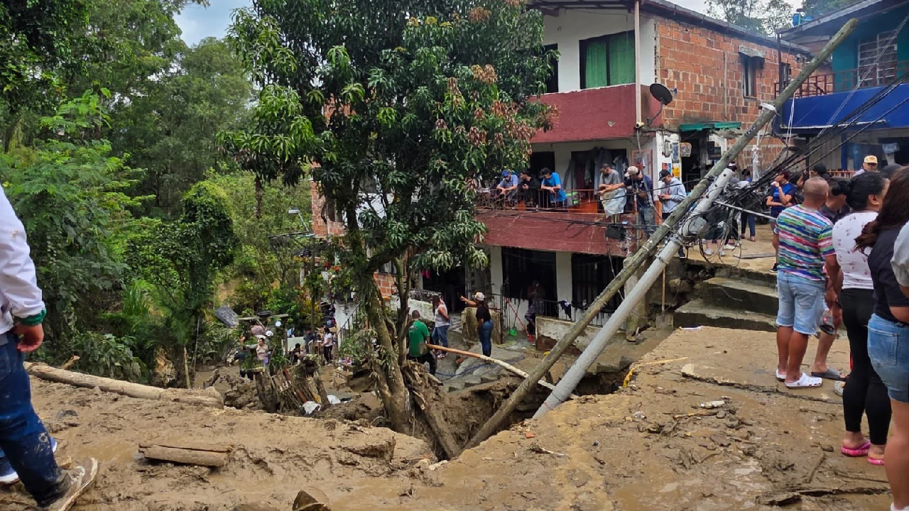 Autoridades entregan reporte de lluvias de las últimas 12 horas: 12 estaciones del Río Medellín en nivel rojo 1 reporte-lluvias-ultimas-12-horas-valle-aburrá-siata1