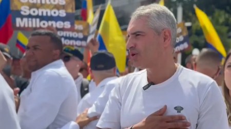 Gobernador Andrés Julián participa en la Marcha del Silencio por Miguel Uribe en Medellín Gobernador Andrés Julián participa en la Marcha del Silencio por Miguel Uribe en Medellín