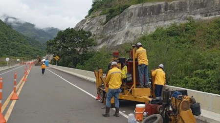 ¡Atención! Reportan desvío obligatorio en la vía Medellín – Urabá por obras en talud ¡Atención! Reportan desvío obligatorio en la vía Medellín – Urabá por obras en talud