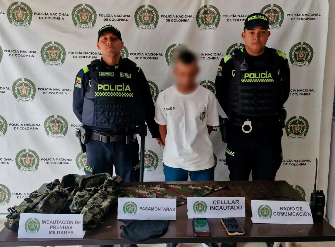Capturan a ‘Diadema’ en La Sierra con prendas militares y orden judicial por tres delitos 1 Capturan a ‘Diadema’ en La Sierra con prendas militares y orden judicial por tres delitos