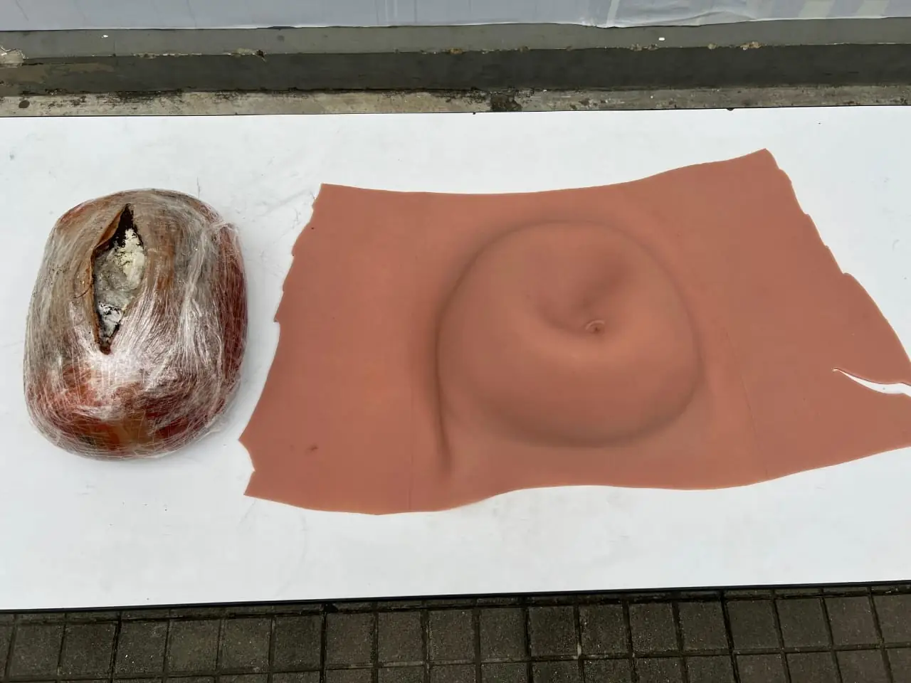 Le pusieron barriga falsa pa’ mover kilos de cocaína entre ciudades y la pillaron