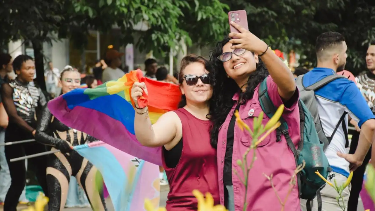 Más de 100 mil personas participaron en la marcha del Orgullo LGBTIQ+, en Medellín