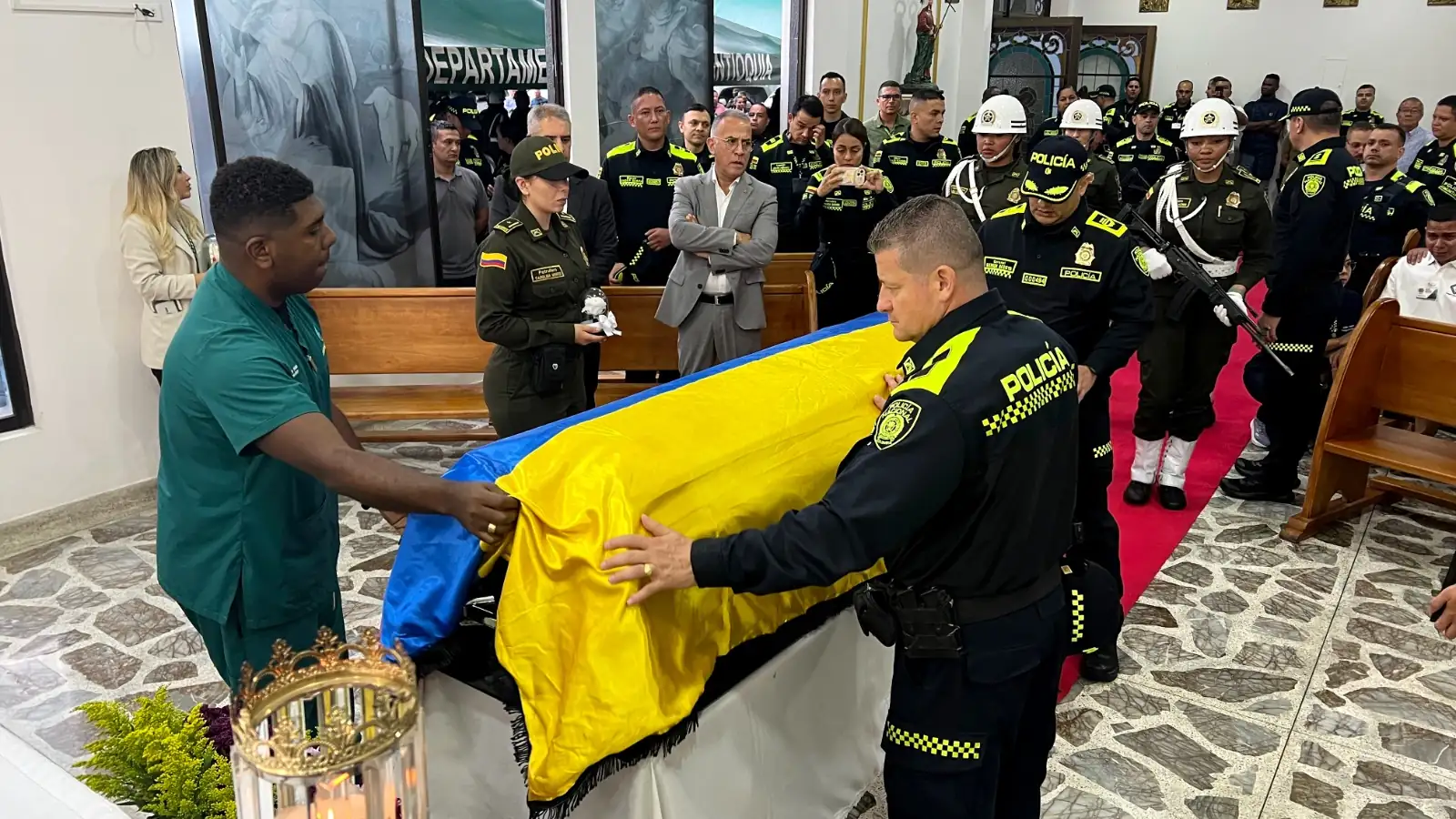Policía Antioquia despide a María Alejandra Vieda en ceremonia de honor