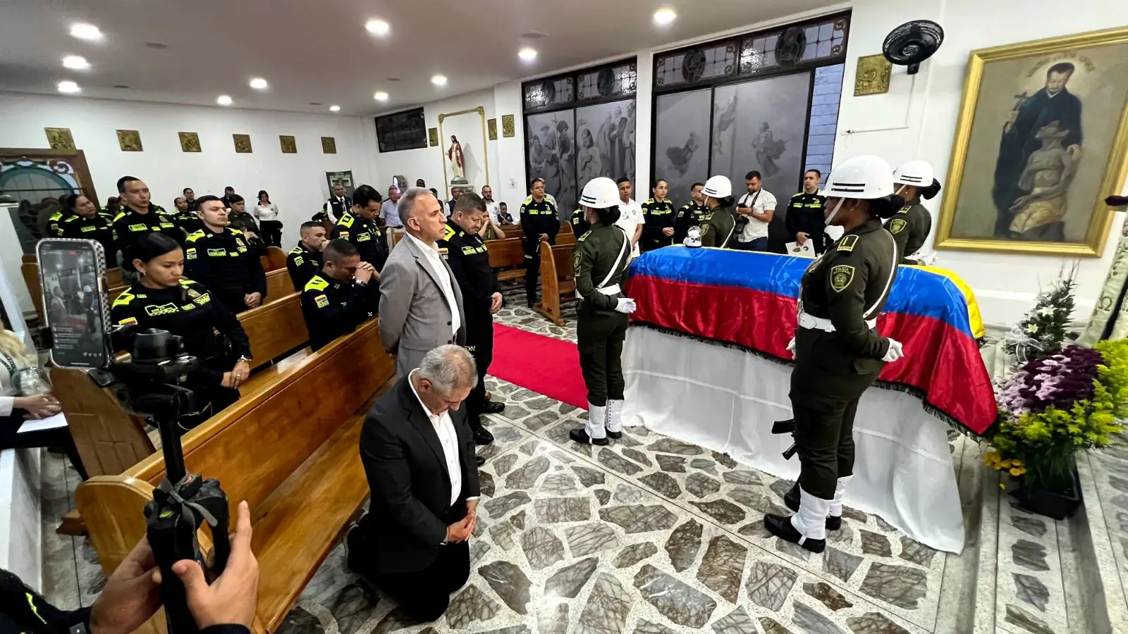 Policía Antioquia despide a María Alejandra Vieda en ceremonia de honor