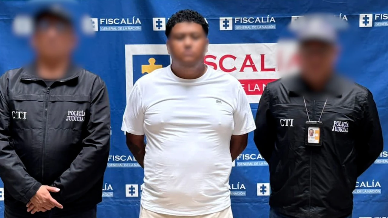 Cayó por vender ilusiones laborales: Judicializan a agente de tránsito en Medellín