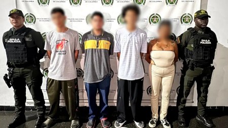 Capturan a cuatro presuntos extorsionistas en operativo contra el Clan del Golfo en Antioquia Capturan a cuatro presuntos extorsionistas en operativo contra el Clan del Golfo en Antioquia