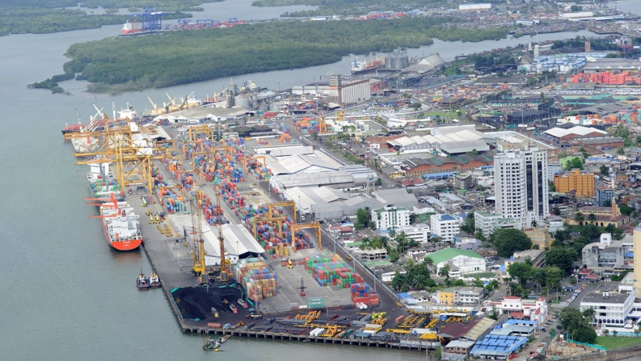 Preocupación en el sector logístico: Buenaventura enciende las alertas en el sector de transporte de carga puerto-contenedores-logistica-buenaventura