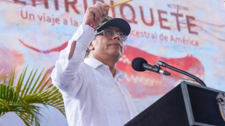 Petro cuestiona viaje de alcaldes a EE.UU. y advierte sobre límites constitucionales “Debería estar muerto o con muerte cerebral, pero se está recuperando”: Petro sobre salud de Miguel Uribe