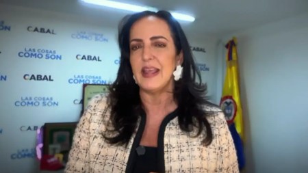 “No podemos permitir que el país sea sometido a los caprichos”, dijo la senadora Cabal tras el anuncio de Petro de convocar la consulta popular por decreto.