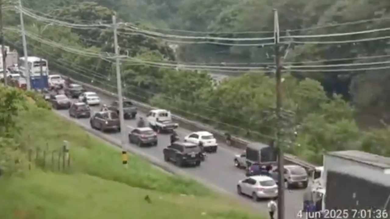 Bloqueo-en-la-via-peaje-el-trapiche