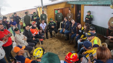 ¡Luto en Bello! Ya son diez los muertos y 15 desaparecidos, el lodo sepultó familias y la emergencia no para TragediaBello