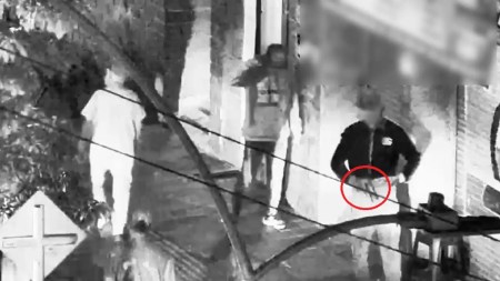 Tres hombres fueron sorprendidos manipulando pistolas en el centro de Medellín