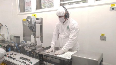 ¡Qué orgullo! UdeA recibe certificación Invima para producir medicamento para la malaria UdeA