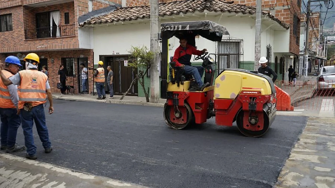 bello-continua-trabajos-reparacion-vias-municipio