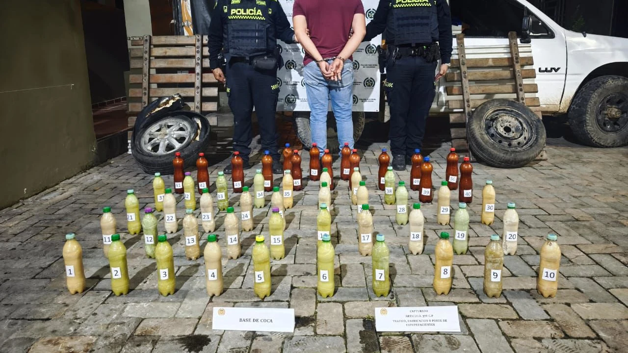 capturan-hombre-puertonare-embases-llenos-cocaina1