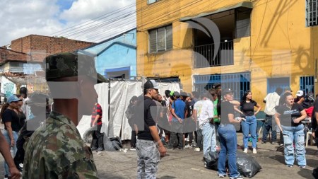 Ejército Nacional organizó jornada lúdica y de aseo para 1.500 habitantes en situación de calle de Medellín Ejército Nacional organizó jornada lúdica y de aseo para 1.500 habitantes en situación de calle de Medellín