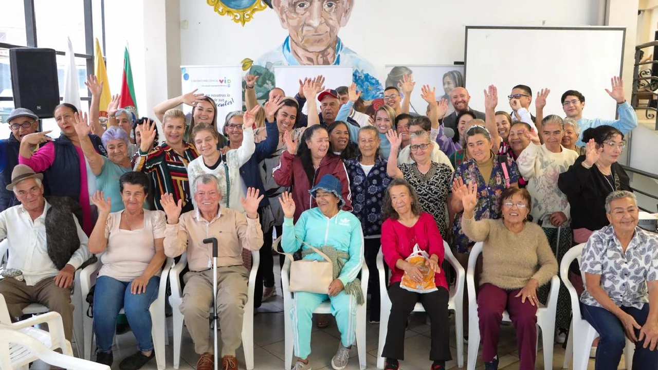 entrega-protesis-dentales-adultos-mayores-vulenarables-marinilla2