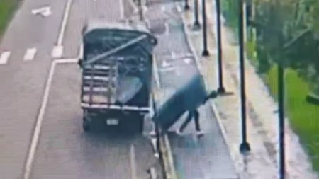 Autoridades identificaron a hombre que arrojó colchones y basura en vía pública de La Ceja: quedó en cámaras laceja-identifican-hombre-arrojo-colchones-basura-viapublica2