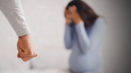 Una madre golpeaba a su hija de 15 años en el vientre y la bañaba con agua con cloro por estar embarazada mama-golpeba-hija-menor-edad-estar-embarazada-aborto-antioquia