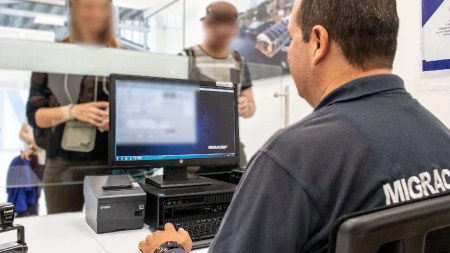 Influencer estadounidense es deportado y expulsado de Colombia Influencer estadounidense es deportado y expulsado de Colombia