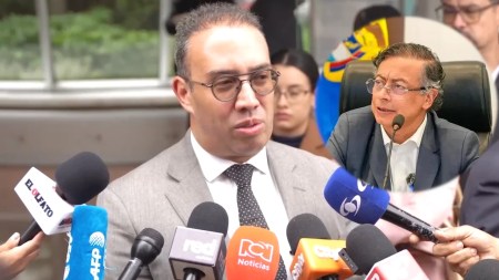 Abogado del senador Miguel Uribe denuncia a Petro por hostigamiento: acusa discurso de odio desde la Presidencia Abogado del senador Miguel Uribe denuncia a Petro por hostigamiento: acusa discurso de odio desde la Presidencia