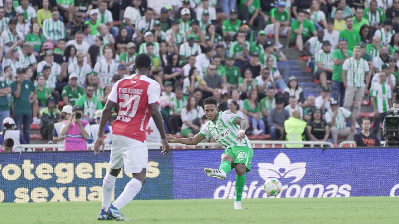 Crónica | Santa Fe le asestó duro golpe a un Nacional sin rumbo: tras 9 años lo volvió a derrotarlo en el Atanasio 1 nacional-pierde-atanasio-santafe-complica-chances-final2