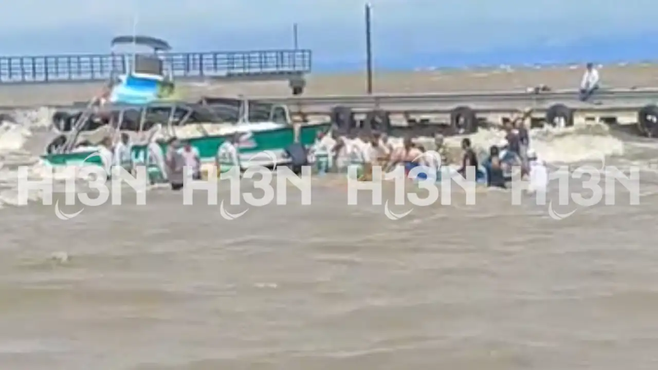pasajeros terminaron en el agua tras incidente en lancha en Necoclí