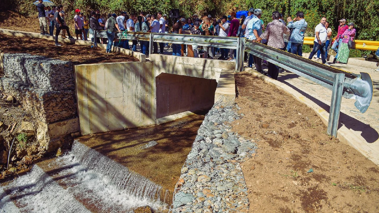 paso-seguro-vereda-el-retiro-entrega-obra-estructura-paso-quebrada1