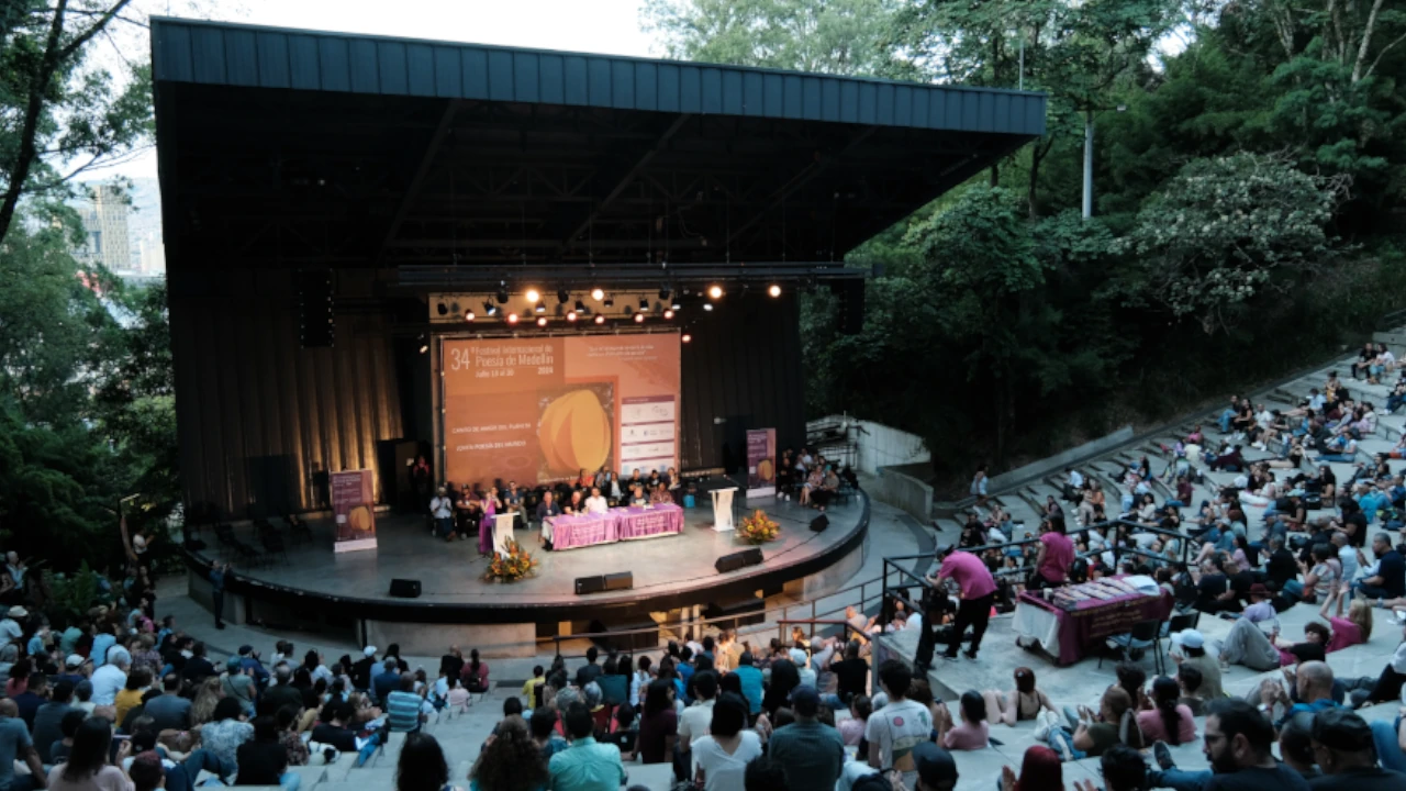 Medellín celebra la poesía con voces del mundo con el Festival Internacional de Poesía Medellín celebra la poesía con voces del mundo con el Festival Internacional de Poesía